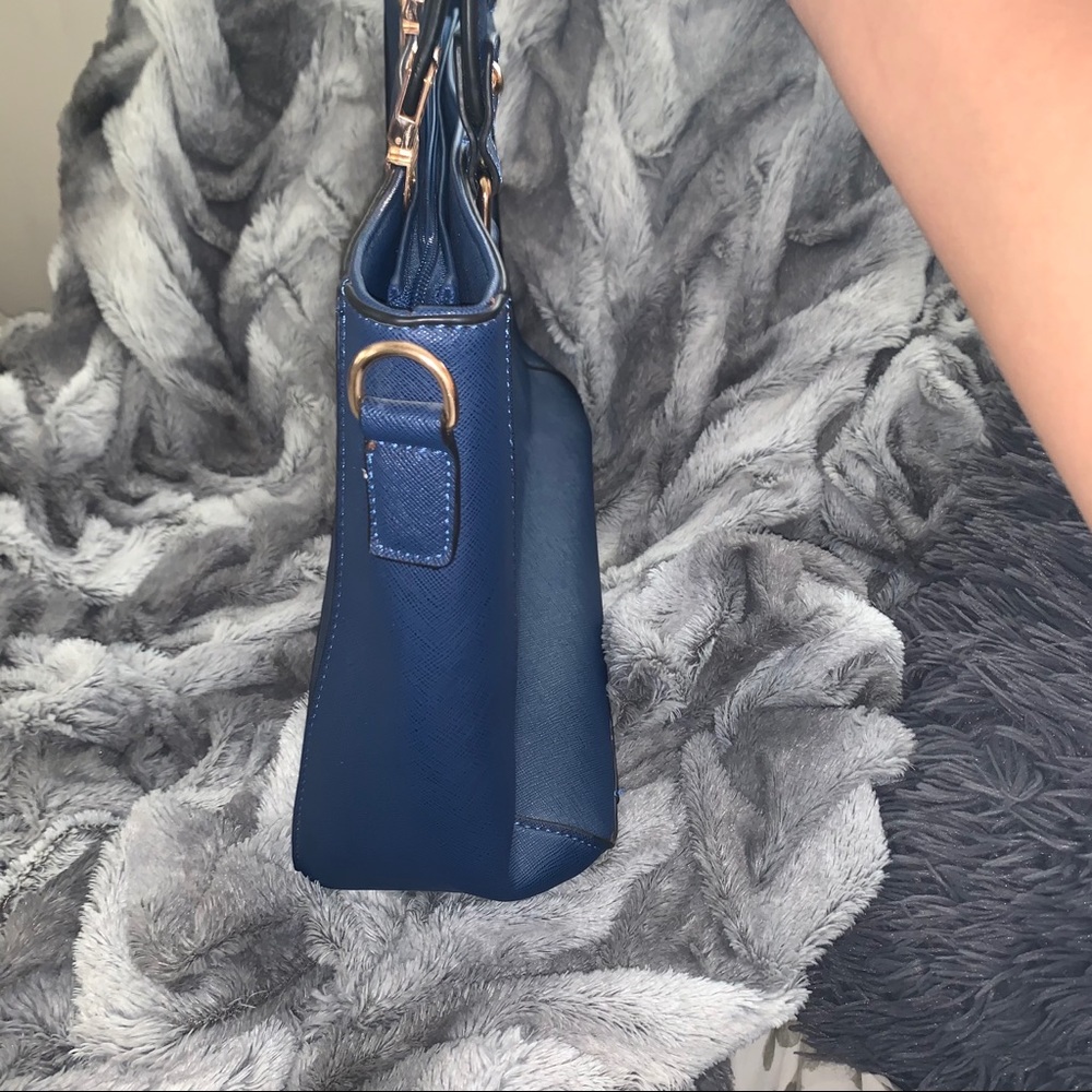 Handbag - Picture 3 of 7